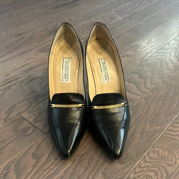 Spanish Leather Collection Pumps - Picture 1 of 4